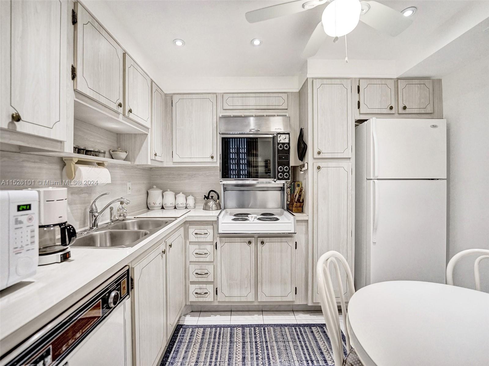 Easy to make this an open concept area.