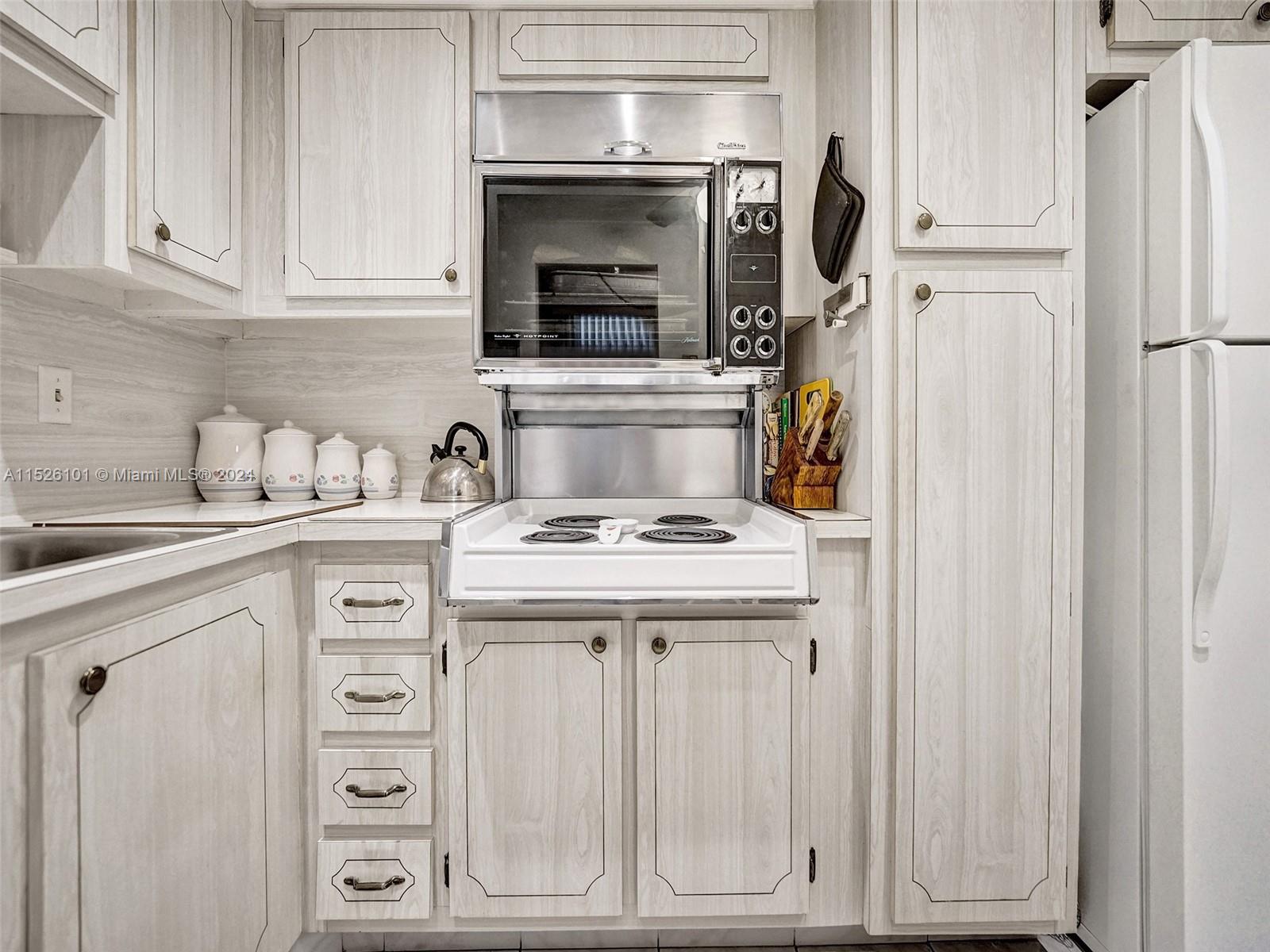 1811 Jefferson St 706, Hollywood, Florida 33020, 1 Bedroom Bedrooms, ,1 BathroomBathrooms,Residential,For Sale,1811 Jefferson St 706,A11526101