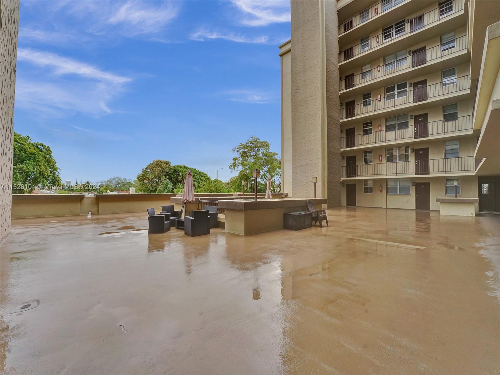 1811 Jefferson St 706, Hollywood, Florida 33020, 1 Bedroom Bedrooms, ,1 BathroomBathrooms,Residential,For Sale,1811 Jefferson St 706,A11526101