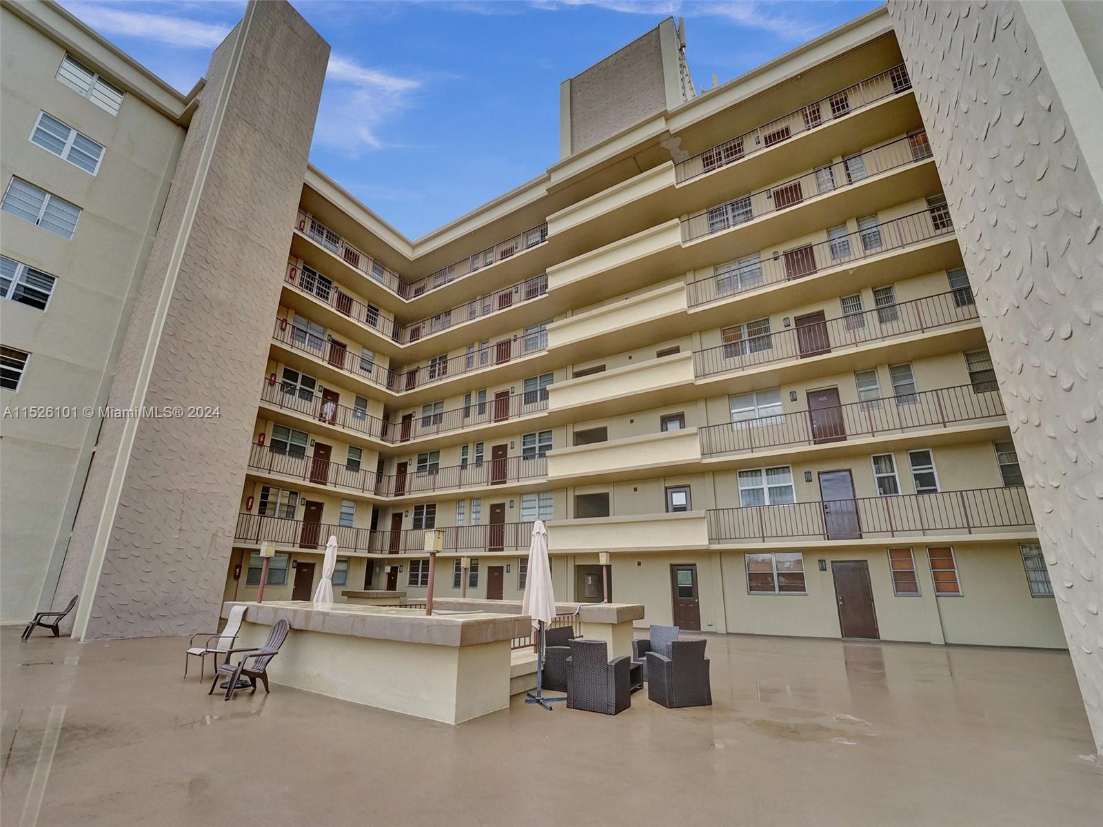 1811 Jefferson St 706, Hollywood, Florida 33020, 1 Bedroom Bedrooms, ,1 BathroomBathrooms,Residential,For Sale,1811 Jefferson St 706,A11526101