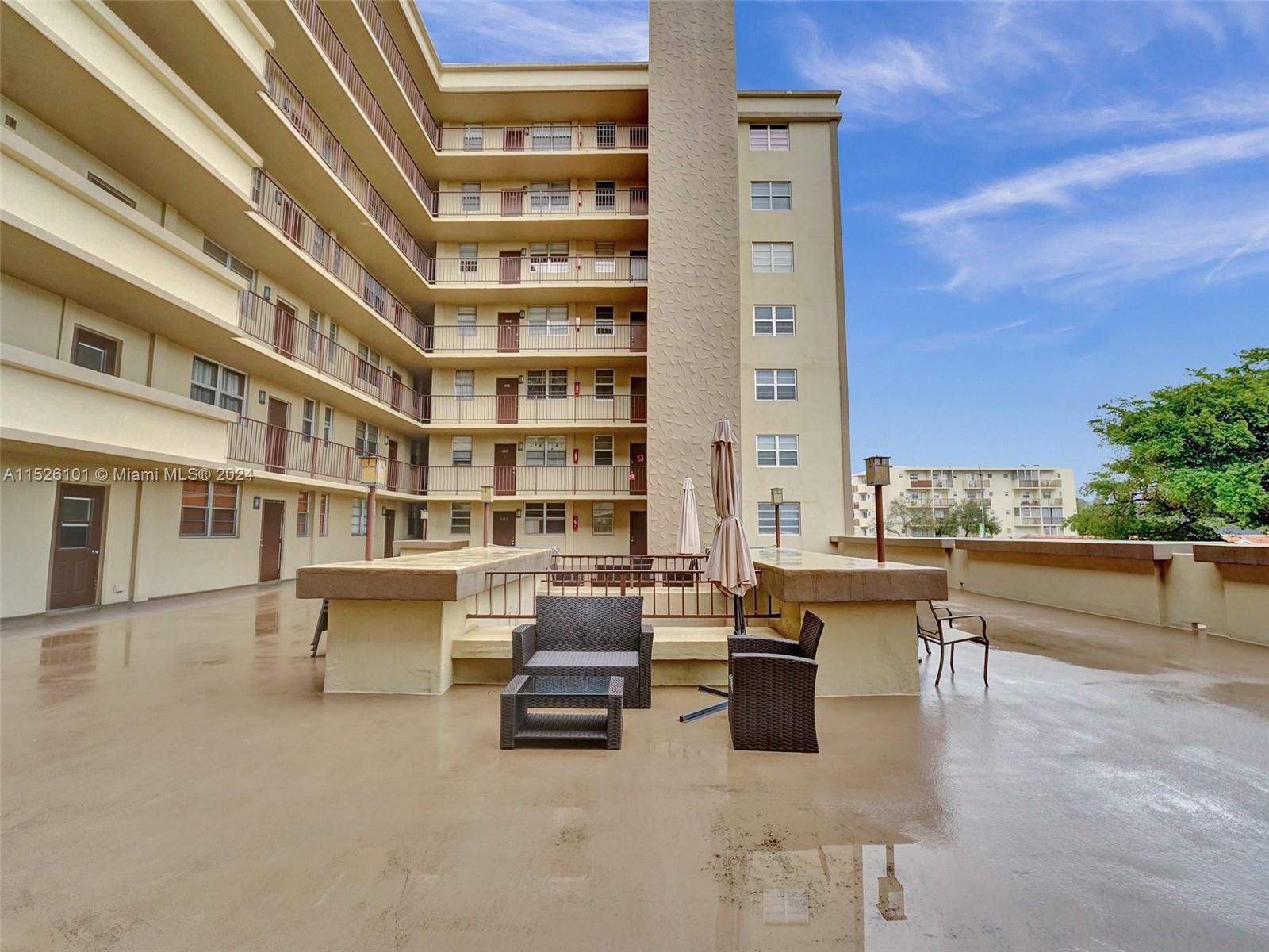 1811 Jefferson St 706, Hollywood, Florida 33020, 1 Bedroom Bedrooms, ,1 BathroomBathrooms,Residential,For Sale,1811 Jefferson St 706,A11526101