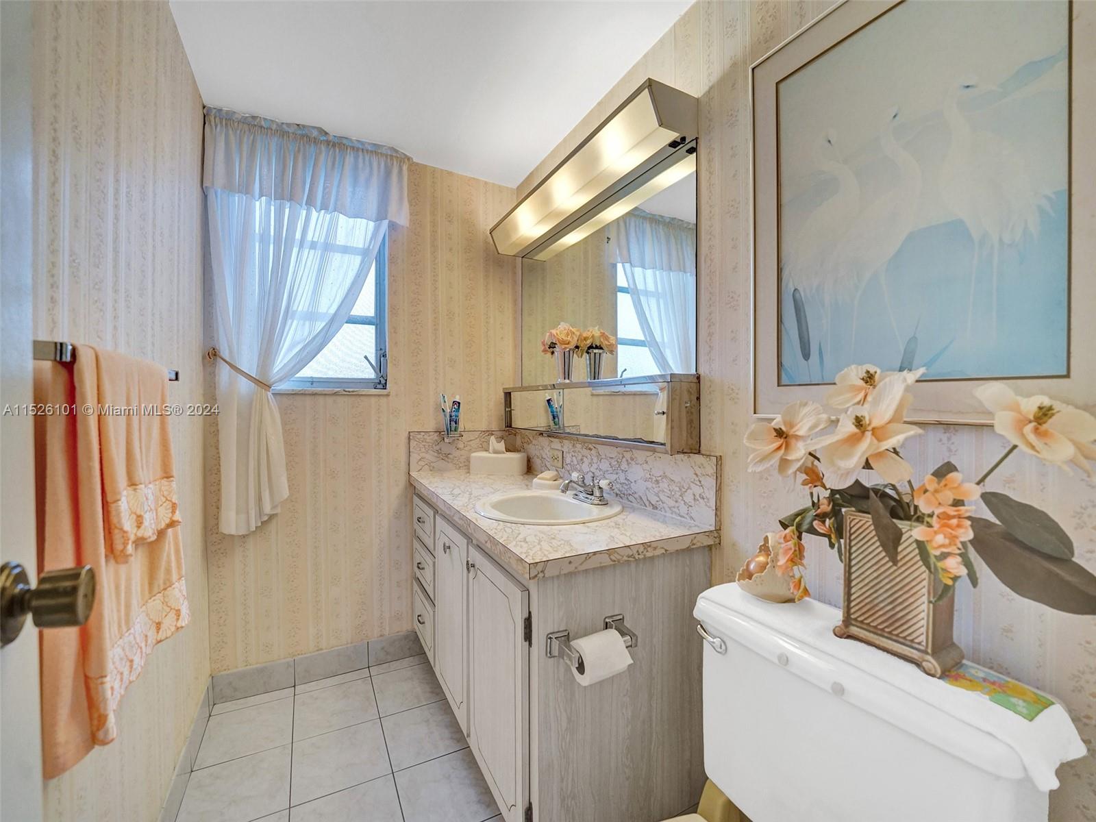 1811 Jefferson St 706, Hollywood, Florida 33020, 1 Bedroom Bedrooms, ,1 BathroomBathrooms,Residential,For Sale,1811 Jefferson St 706,A11526101