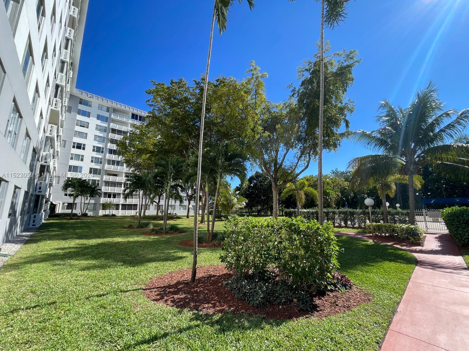 4350 Hillcrest Dr 1014, Hollywood, Florida 33021, 2 Bedrooms Bedrooms, ,2 BathroomsBathrooms,Residential,For Sale,4350 Hillcrest Dr 1014,A11523059