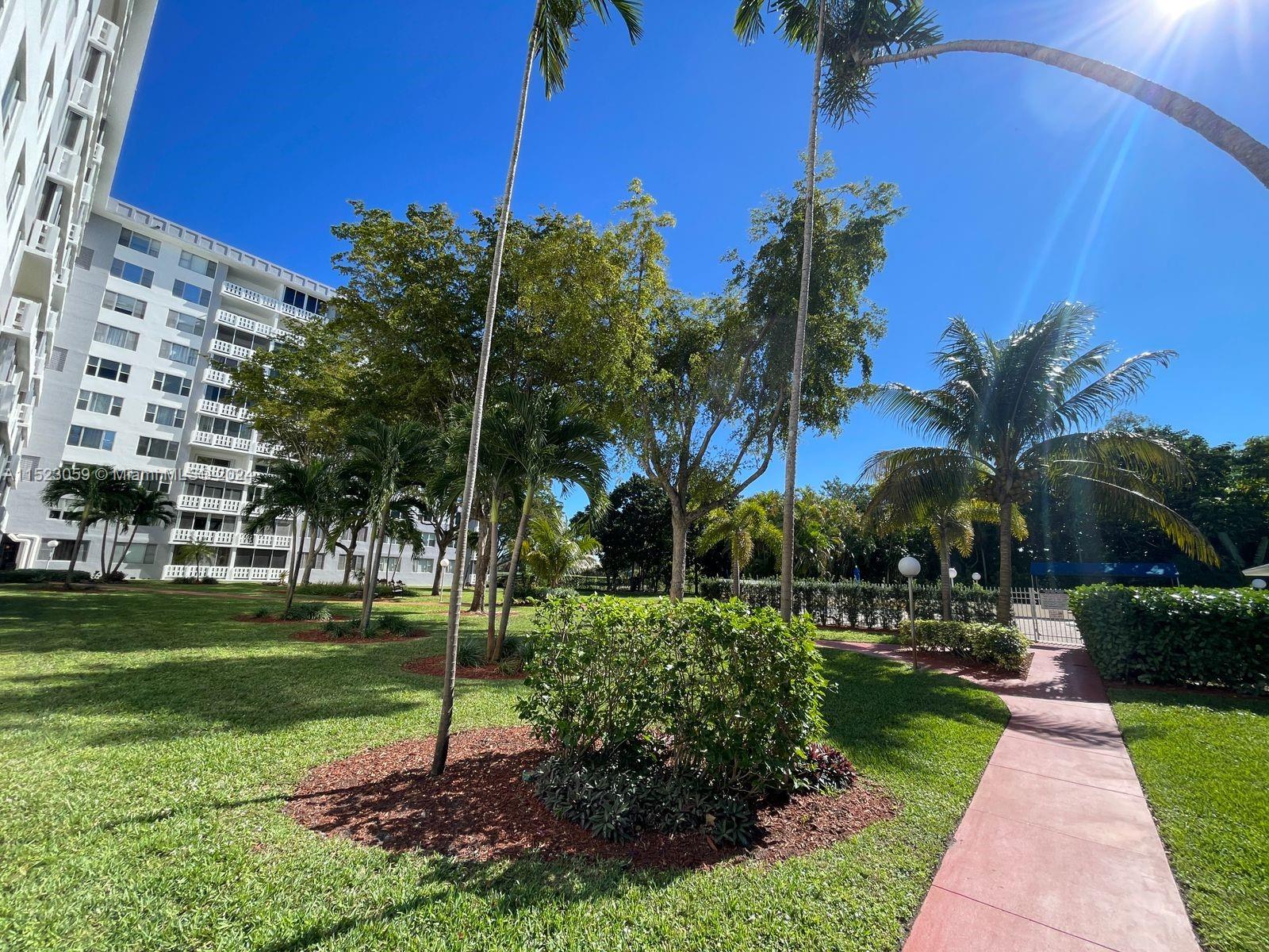 4350 Hillcrest Dr 1014, Hollywood, Florida 33021, 2 Bedrooms Bedrooms, ,2 BathroomsBathrooms,Residential,For Sale,4350 Hillcrest Dr 1014,A11523059