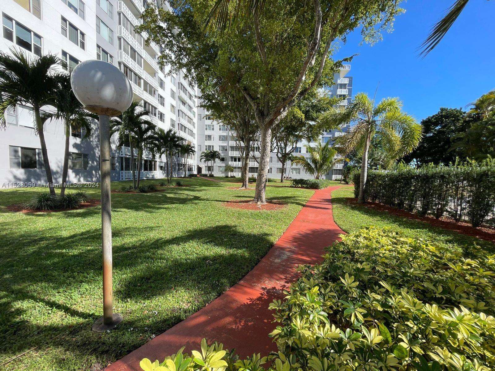 4350 Hillcrest Dr 1014, Hollywood, Florida 33021, 2 Bedrooms Bedrooms, ,2 BathroomsBathrooms,Residential,For Sale,4350 Hillcrest Dr 1014,A11523059