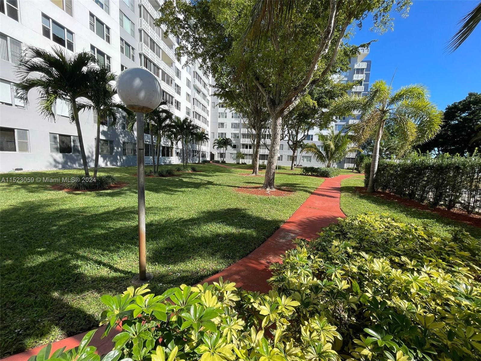 4350 Hillcrest Dr 1014, Hollywood, Florida 33021, 2 Bedrooms Bedrooms, ,2 BathroomsBathrooms,Residential,For Sale,4350 Hillcrest Dr 1014,A11523059