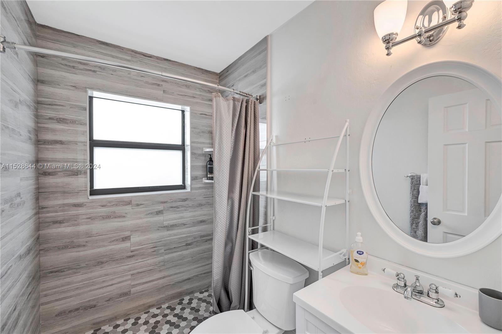 1704 Rodman St 2, Hollywood, Florida 33020, 1 Bedroom Bedrooms, ,1 BathroomBathrooms,Residentiallease,For Rent,1704 Rodman St 2,A11528644