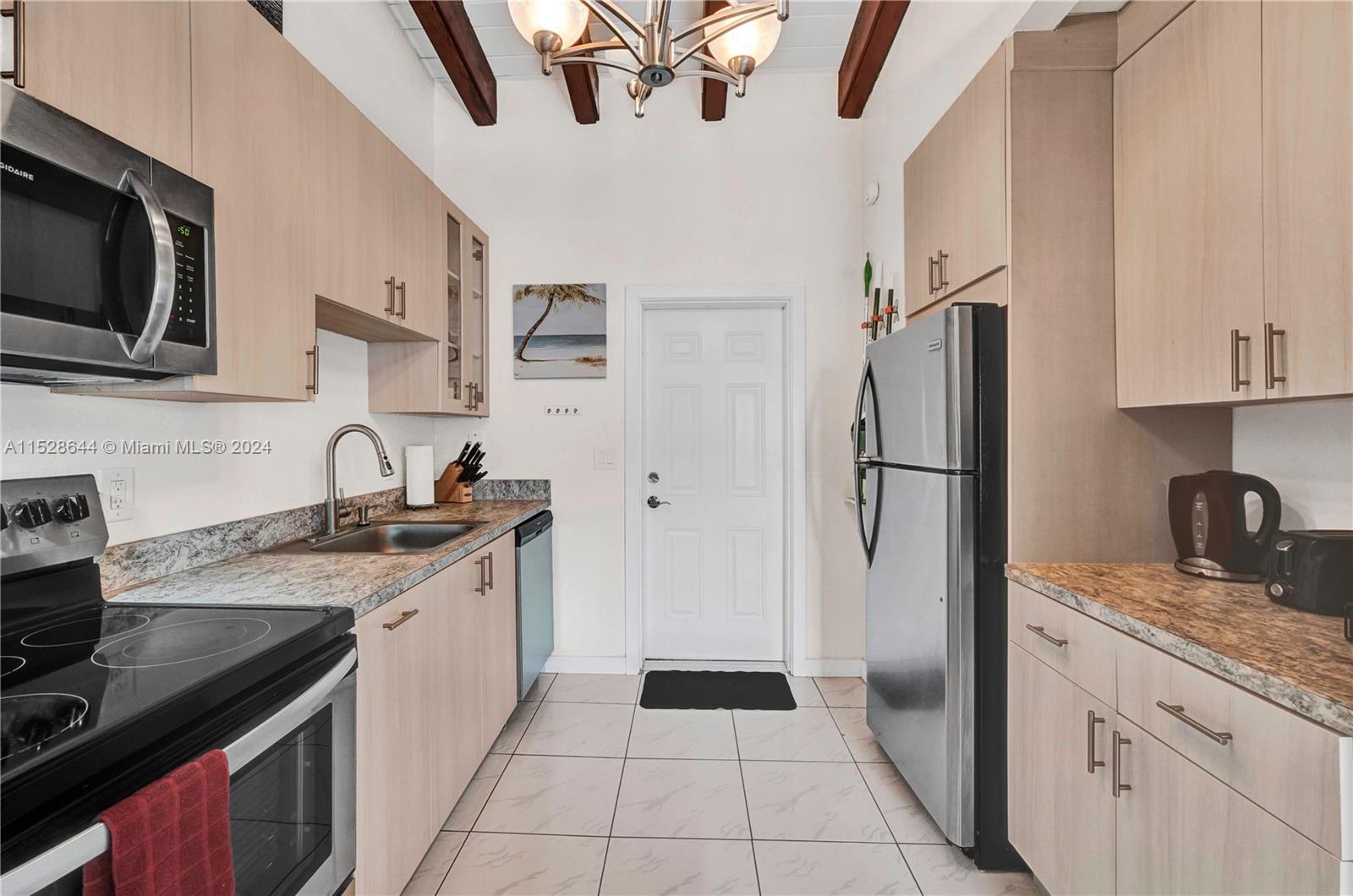 1704 Rodman St 2, Hollywood, Florida 33020, 1 Bedroom Bedrooms, ,1 BathroomBathrooms,Residentiallease,For Rent,1704 Rodman St 2,A11528644