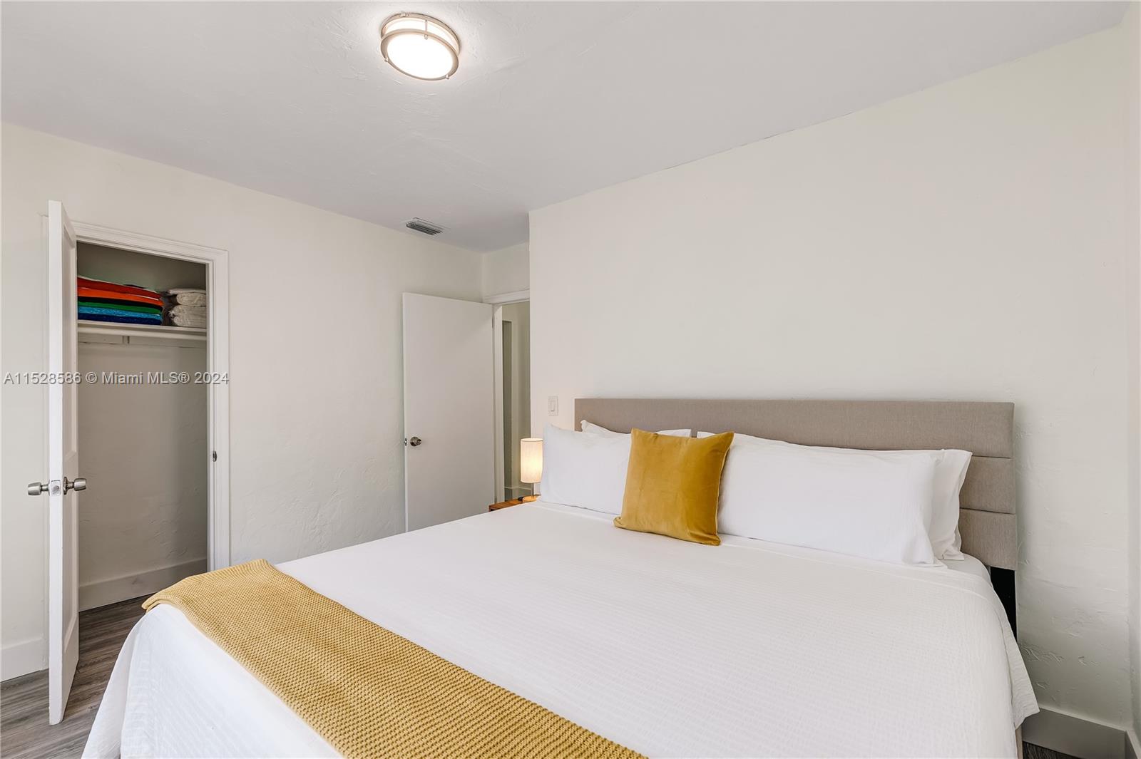 327 NE 55th St 2, Miami, Florida 33137, 2 Bedrooms Bedrooms, ,1 BathroomBathrooms,Residentiallease,For Rent,327 NE 55th St 2,A11528586