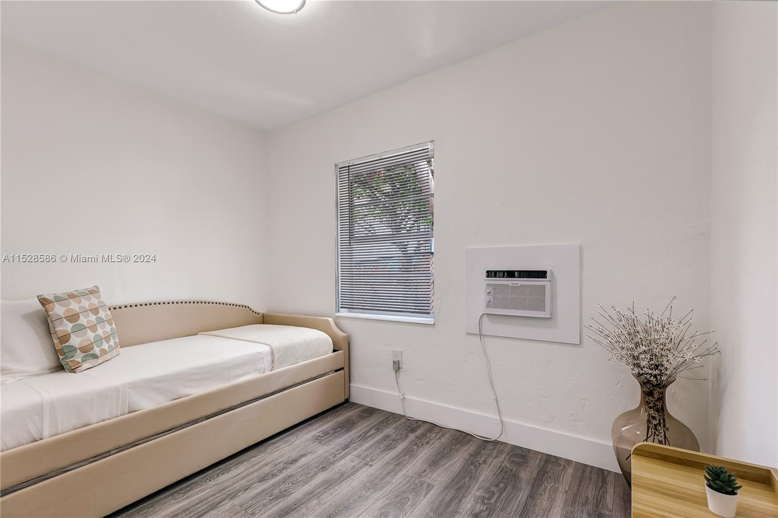 327 NE 55th St 2, Miami, Florida 33137, 2 Bedrooms Bedrooms, ,1 BathroomBathrooms,Residentiallease,For Rent,327 NE 55th St 2,A11528586