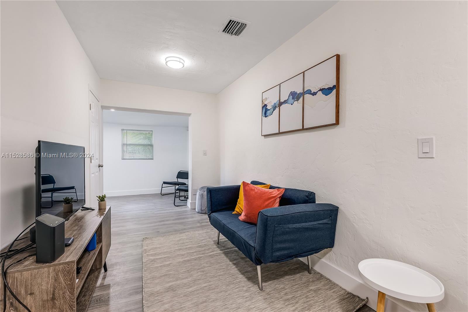 327 NE 55th St 2, Miami, Florida 33137, 2 Bedrooms Bedrooms, ,1 BathroomBathrooms,Residentiallease,For Rent,327 NE 55th St 2,A11528586