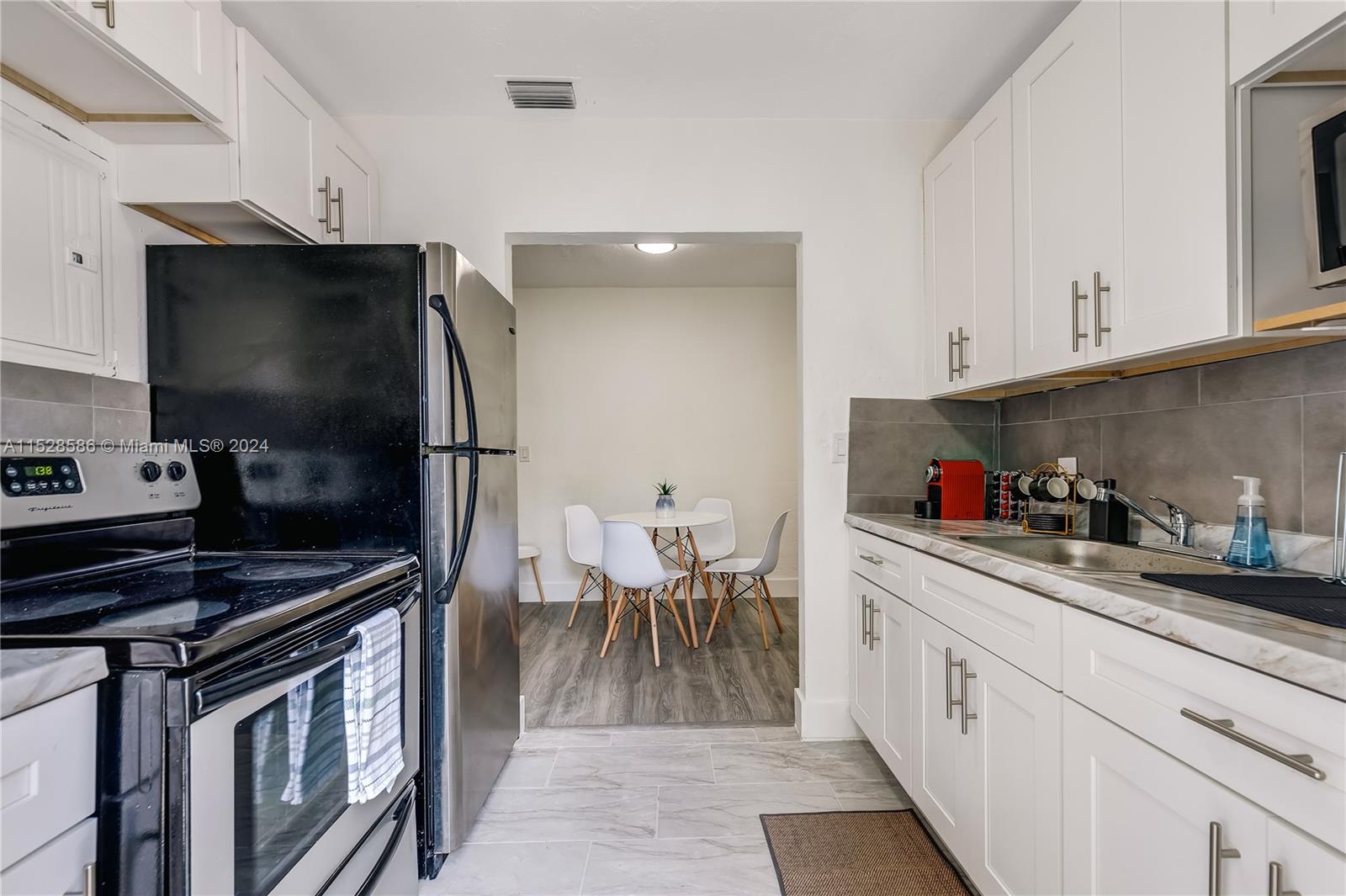 327 NE 55th St 2, Miami, Florida 33137, 2 Bedrooms Bedrooms, ,1 BathroomBathrooms,Residentiallease,For Rent,327 NE 55th St 2,A11528586