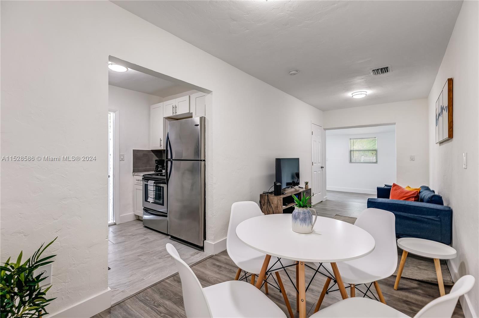 327 NE 55th St 2, Miami, Florida 33137, 2 Bedrooms Bedrooms, ,1 BathroomBathrooms,Residentiallease,For Rent,327 NE 55th St 2,A11528586