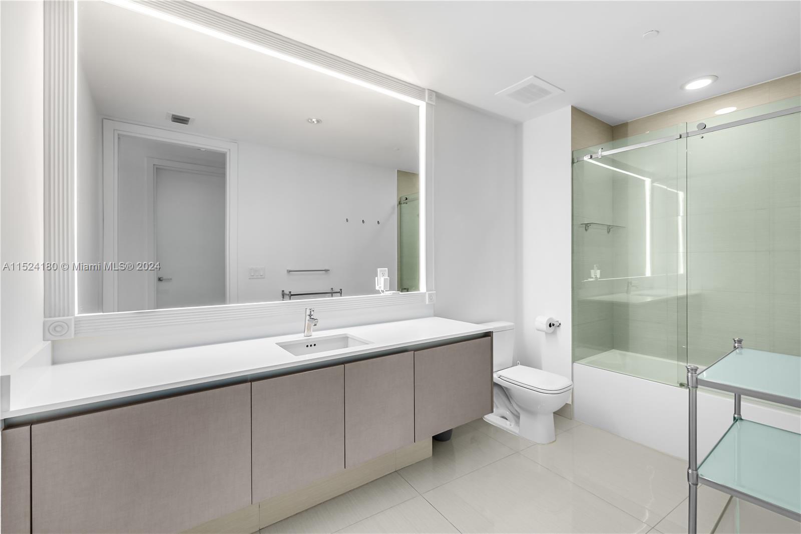 3300 NE 188th St 210, Aventura, Florida 33180, 3 Bedrooms Bedrooms, ,4 BathroomsBathrooms,Residential,For Sale,3300 NE 188th St 210,A11524180