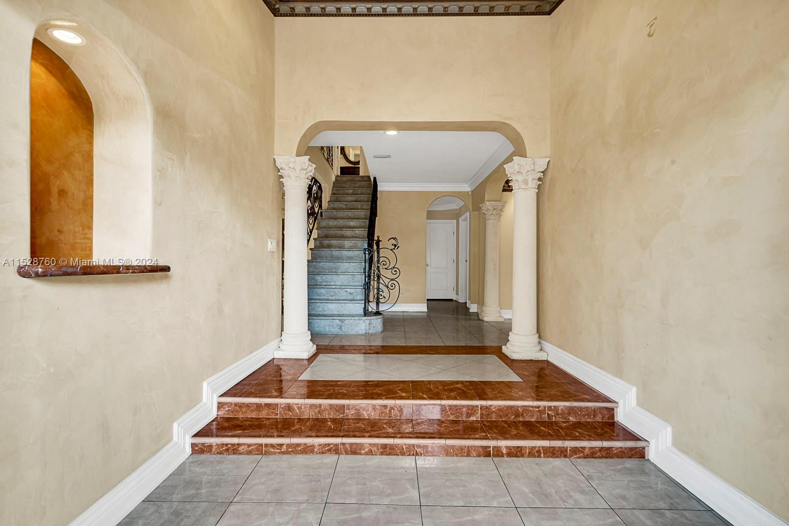 7235 N Oakmont Dr, Hialeah, Florida 33015, 5 Bedrooms Bedrooms, ,3 BathroomsBathrooms,Residential,For Sale,7235 N Oakmont Dr,A11528760