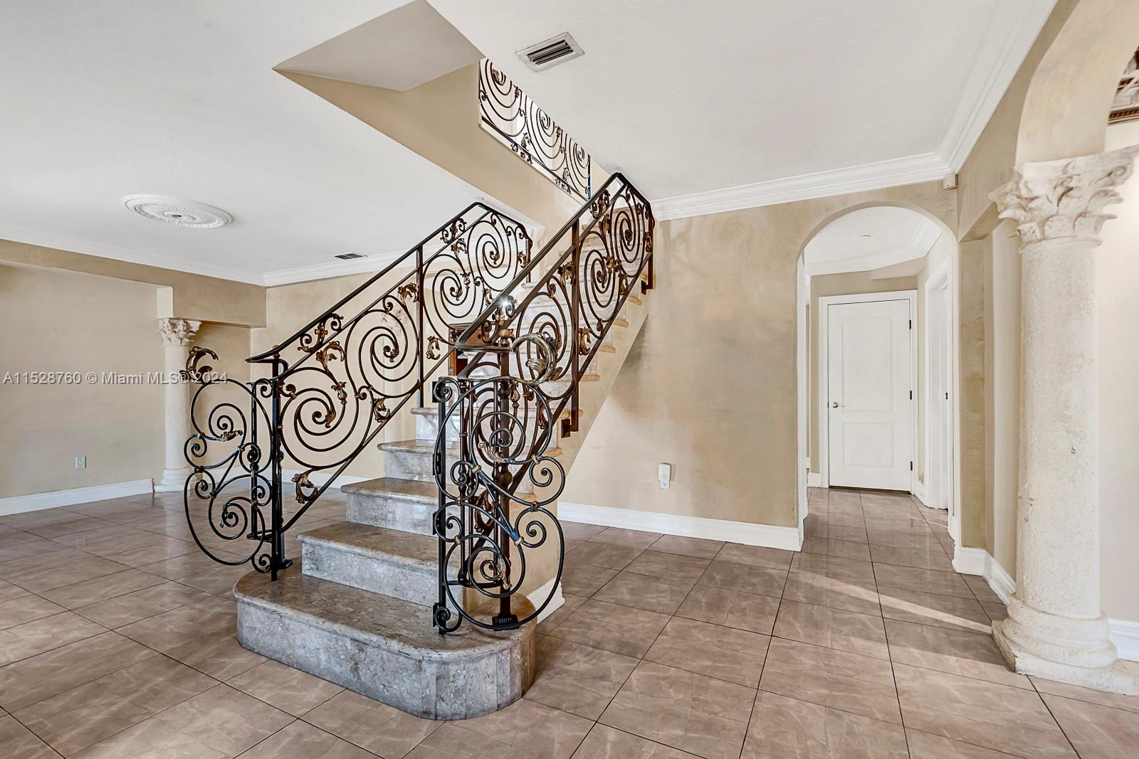 7235 N Oakmont Dr, Hialeah, Florida 33015, 5 Bedrooms Bedrooms, ,3 BathroomsBathrooms,Residential,For Sale,7235 N Oakmont Dr,A11528760