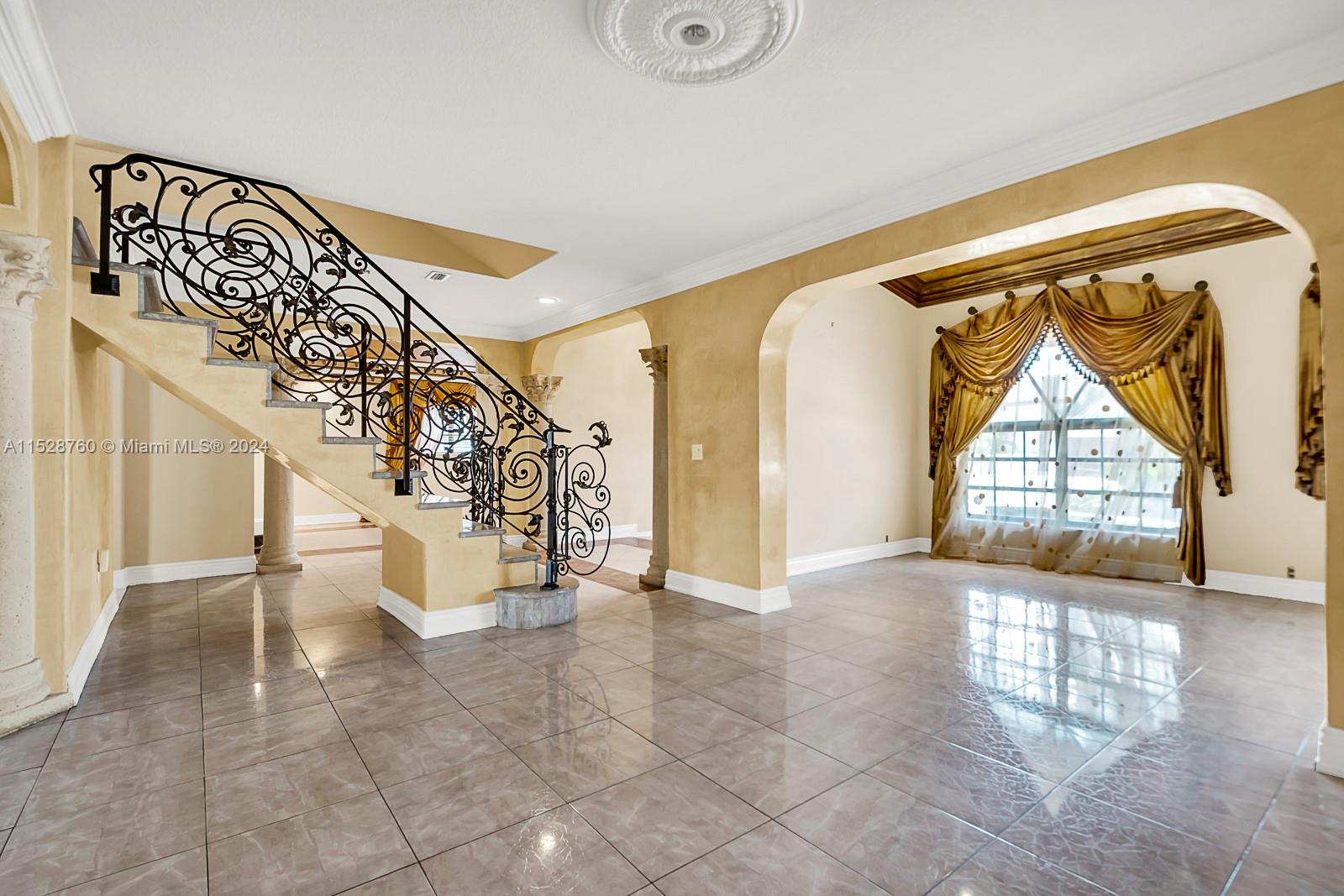 7235 N Oakmont Dr, Hialeah, Florida 33015, 5 Bedrooms Bedrooms, ,3 BathroomsBathrooms,Residential,For Sale,7235 N Oakmont Dr,A11528760