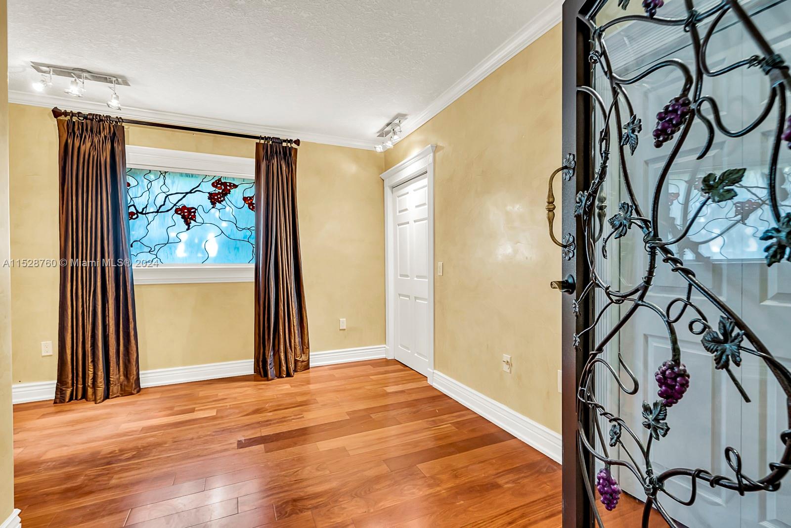 7235 N Oakmont Dr, Hialeah, Florida 33015, 5 Bedrooms Bedrooms, ,3 BathroomsBathrooms,Residential,For Sale,7235 N Oakmont Dr,A11528760