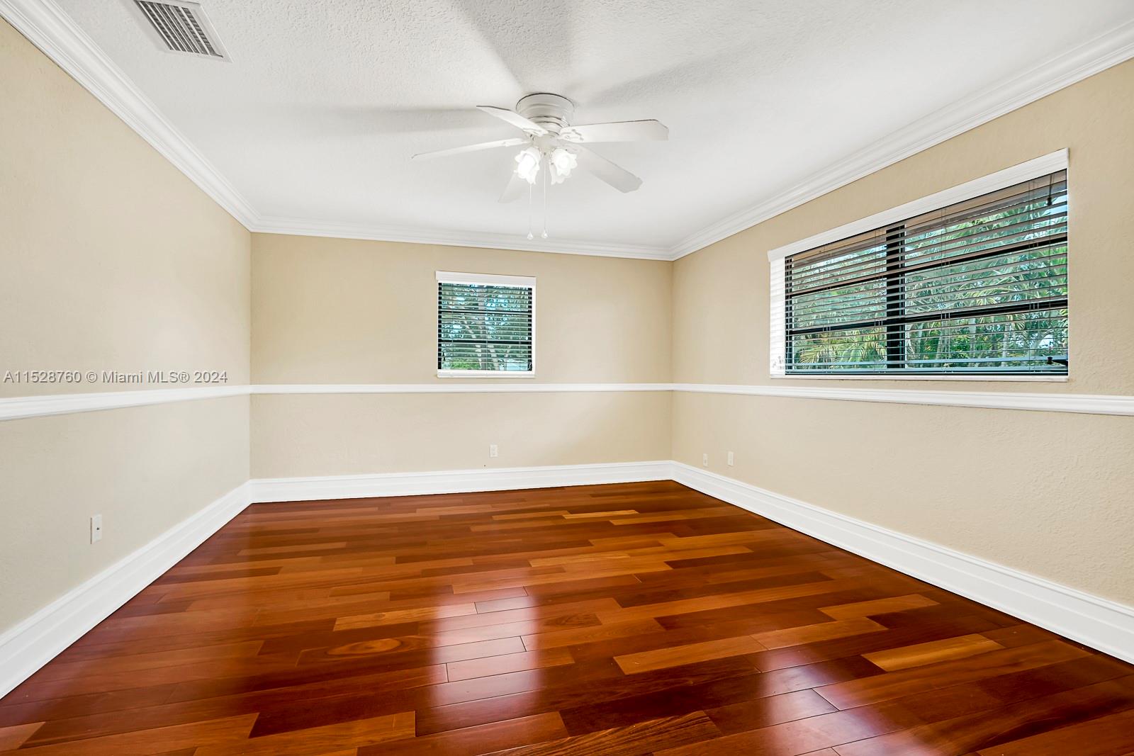 7235 N Oakmont Dr, Hialeah, Florida 33015, 5 Bedrooms Bedrooms, ,3 BathroomsBathrooms,Residential,For Sale,7235 N Oakmont Dr,A11528760