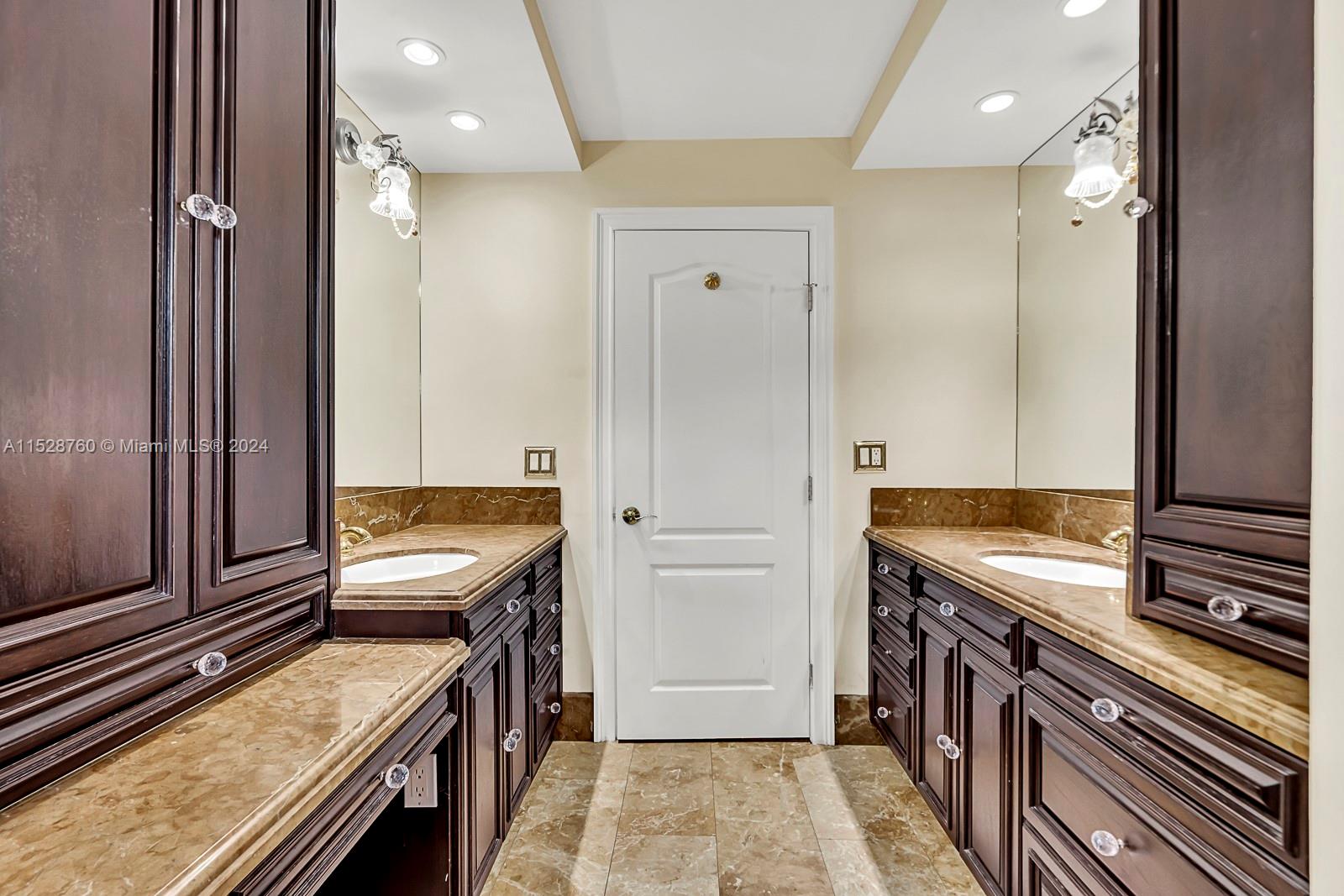 7235 N Oakmont Dr, Hialeah, Florida 33015, 5 Bedrooms Bedrooms, ,3 BathroomsBathrooms,Residential,For Sale,7235 N Oakmont Dr,A11528760