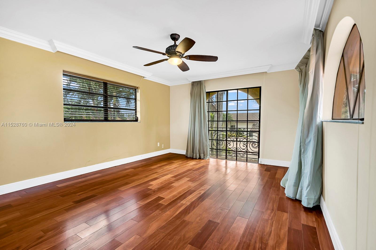 7235 N Oakmont Dr, Hialeah, Florida 33015, 5 Bedrooms Bedrooms, ,3 BathroomsBathrooms,Residential,For Sale,7235 N Oakmont Dr,A11528760