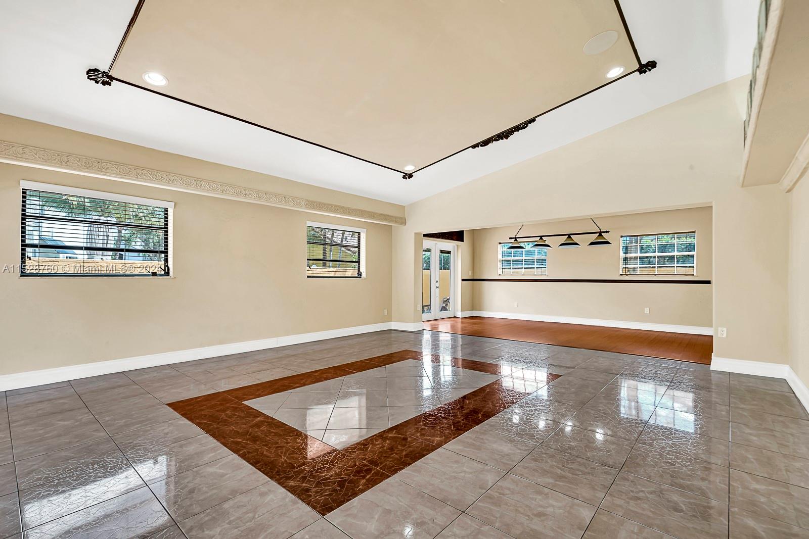 7235 N Oakmont Dr, Hialeah, Florida 33015, 5 Bedrooms Bedrooms, ,3 BathroomsBathrooms,Residential,For Sale,7235 N Oakmont Dr,A11528760