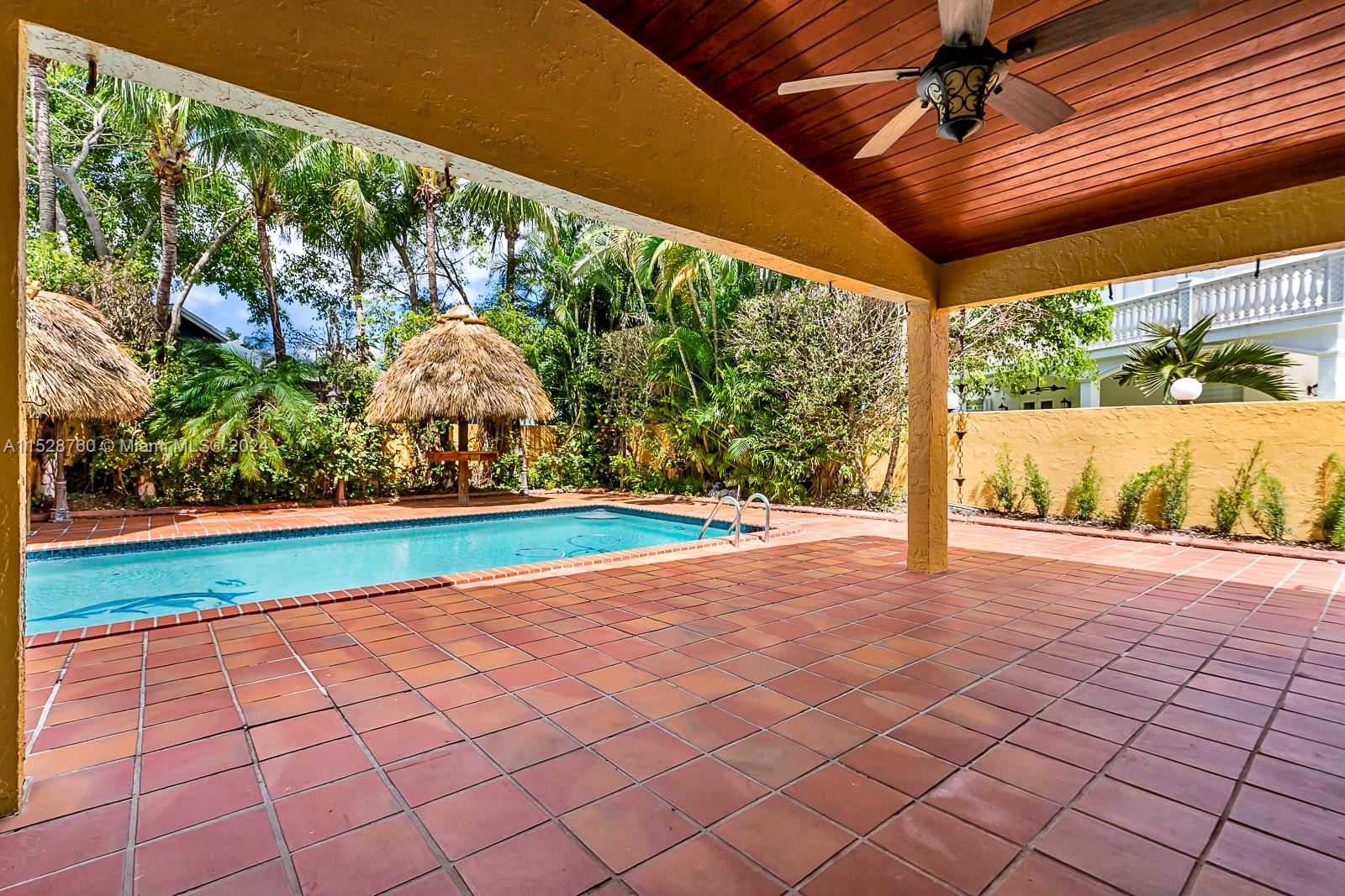 7235 N Oakmont Dr, Hialeah, Florida 33015, 5 Bedrooms Bedrooms, ,3 BathroomsBathrooms,Residential,For Sale,7235 N Oakmont Dr,A11528760