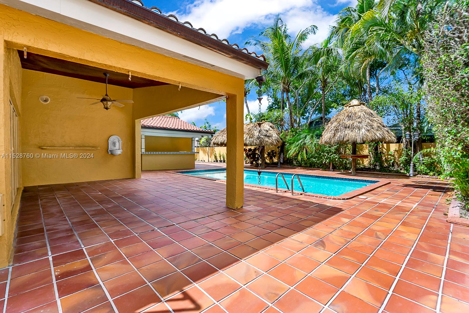 7235 N Oakmont Dr, Hialeah, Florida 33015, 5 Bedrooms Bedrooms, ,3 BathroomsBathrooms,Residential,For Sale,7235 N Oakmont Dr,A11528760