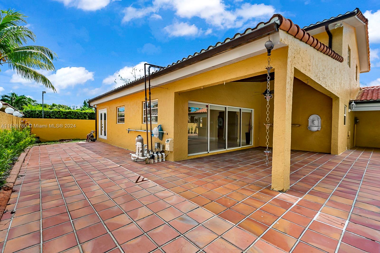 7235 N Oakmont Dr, Hialeah, Florida 33015, 5 Bedrooms Bedrooms, ,3 BathroomsBathrooms,Residential,For Sale,7235 N Oakmont Dr,A11528760