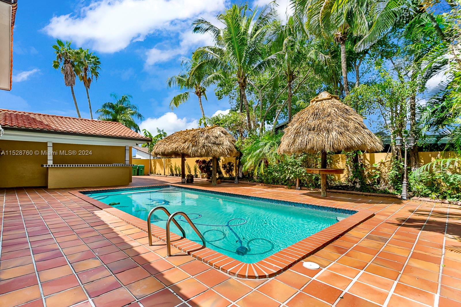 7235 N Oakmont Dr, Hialeah, Florida 33015, 5 Bedrooms Bedrooms, ,3 BathroomsBathrooms,Residential,For Sale,7235 N Oakmont Dr,A11528760