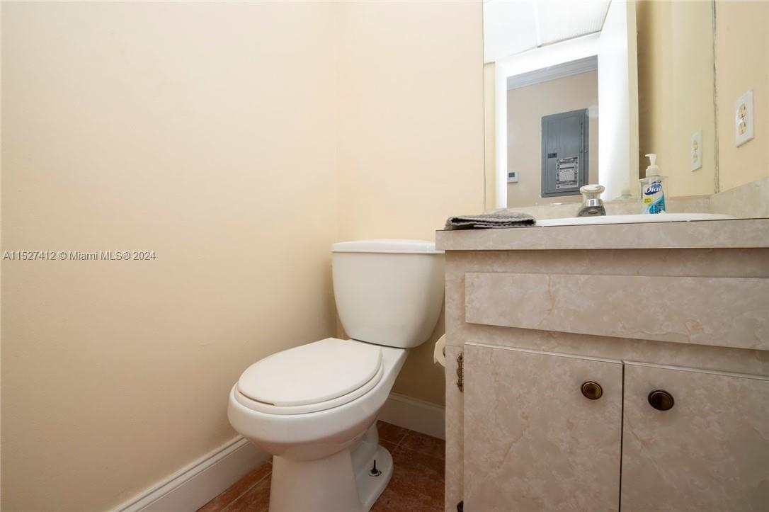 4000 N Hills Dr 35, Hollywood, Florida 33021, 1 Bedroom Bedrooms, ,1 BathroomBathrooms,Residentiallease,For Rent,4000 N Hills Dr 35,A11527412