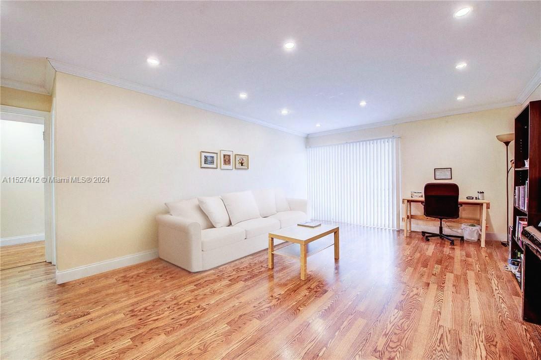 4000 N Hills Dr 35, Hollywood, Florida 33021, 1 Bedroom Bedrooms, ,1 BathroomBathrooms,Residentiallease,For Rent,4000 N Hills Dr 35,A11527412