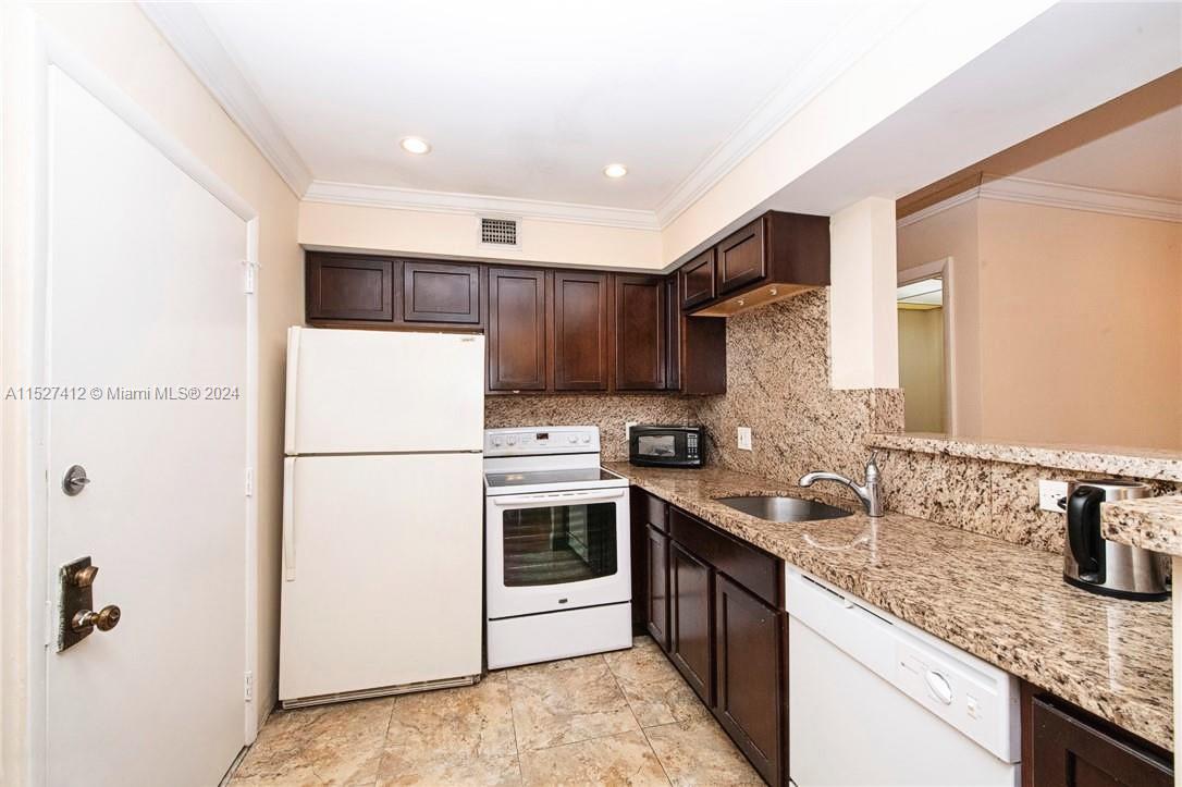 4000 N Hills Dr 35, Hollywood, Florida 33021, 1 Bedroom Bedrooms, ,1 BathroomBathrooms,Residentiallease,For Rent,4000 N Hills Dr 35,A11527412