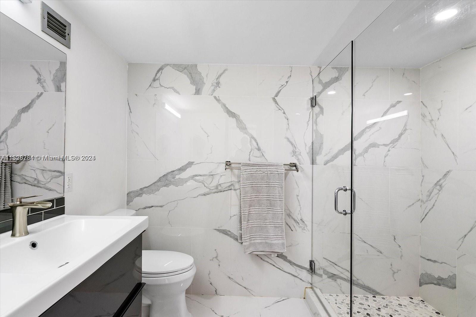 1000 Parkview Dr 329, Hallandale Beach, Florida 33009, 2 Bedrooms Bedrooms, ,2 BathroomsBathrooms,Residentiallease,For Rent,1000 Parkview Dr 329,A11528764