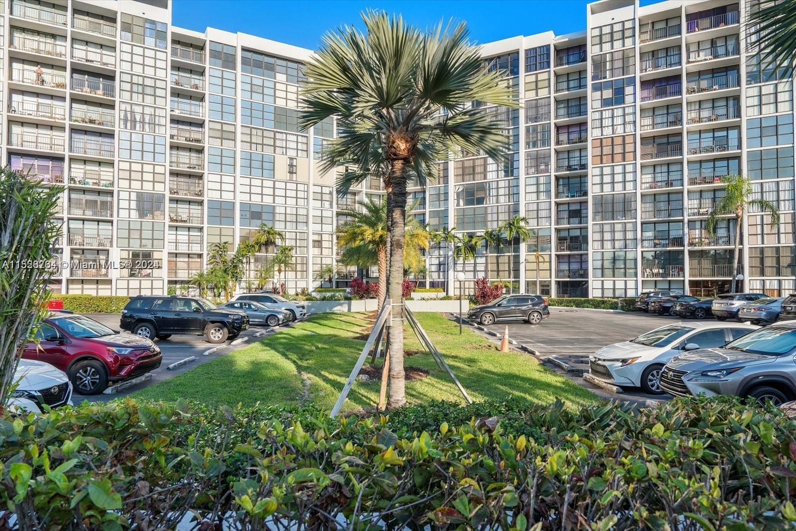 1000 Parkview Dr 329, Hallandale Beach, Florida 33009, 2 Bedrooms Bedrooms, ,2 BathroomsBathrooms,Residentiallease,For Rent,1000 Parkview Dr 329,A11528764