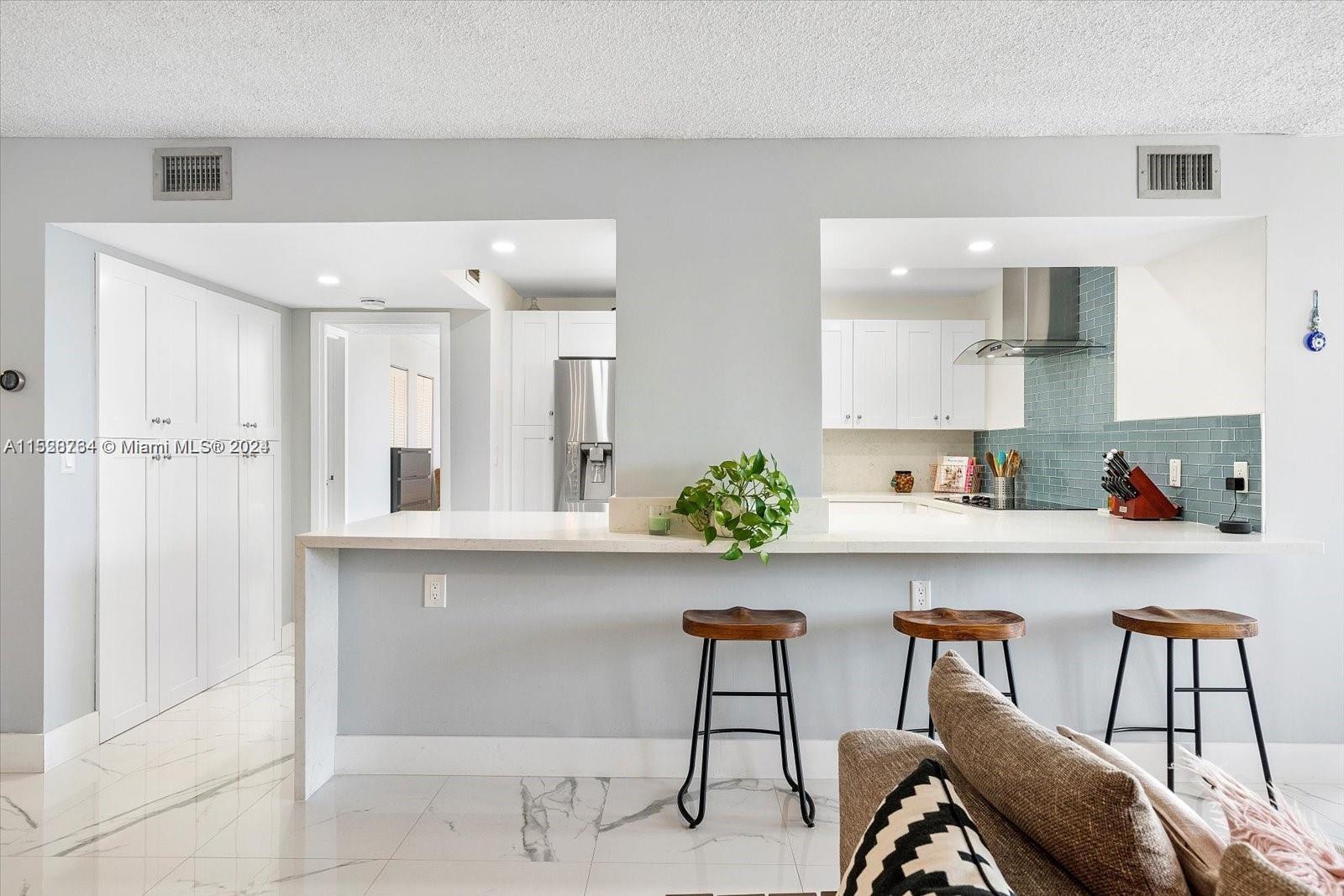 1000 Parkview Dr 329, Hallandale Beach, Florida 33009, 2 Bedrooms Bedrooms, ,2 BathroomsBathrooms,Residentiallease,For Rent,1000 Parkview Dr 329,A11528764