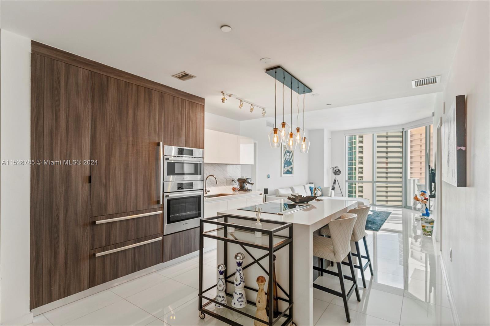 Condo for Sale in Miami, FL