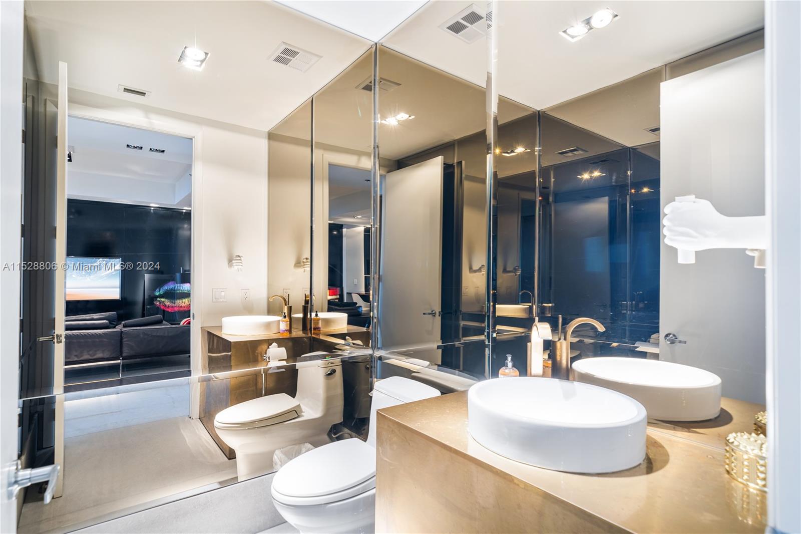 2711 Ocean Dr, Hollywood, FL, 33019 United States, 3 Bedrooms Bedrooms, ,3 BathroomsBathrooms,Residential,For Sale,Ocean Dr,A11528806