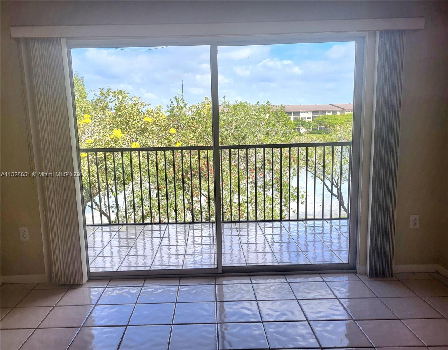 13705 SW 12th St 304B, Pembroke Pines, FL 33027, 2 Bedrooms Bedrooms, ,2 BathroomsBathrooms,Residential,For Sale,12th St,A11528651