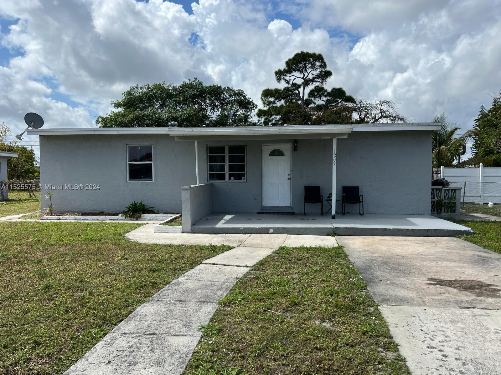 1209 NW 19th Ave  For Sale A11525575, FL