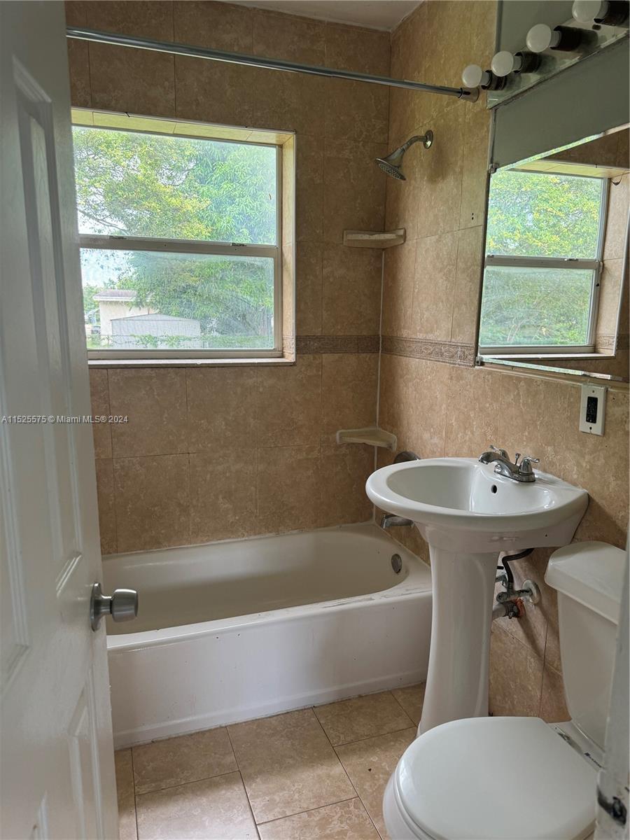 1209 NW 19th Ave, Fort Lauderdale, FL 33311, 5 Bedrooms Bedrooms, ,2 BathroomsBathrooms,Residential,For Sale,19th Ave,A11525575