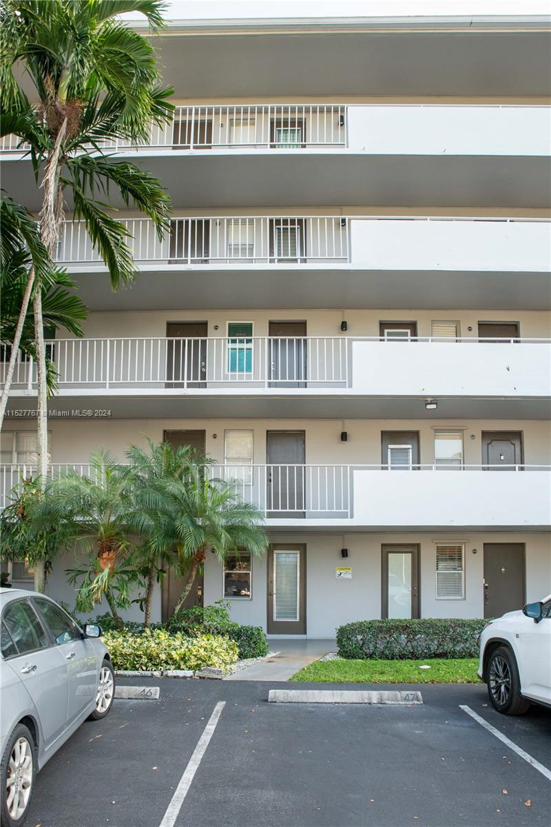 4800 Hillcrest Ln 307, Hollywood, Florida 33021, 2 Bedrooms Bedrooms, ,2 BathroomsBathrooms,Residential,For Sale,4800 Hillcrest Ln 307,A11527767