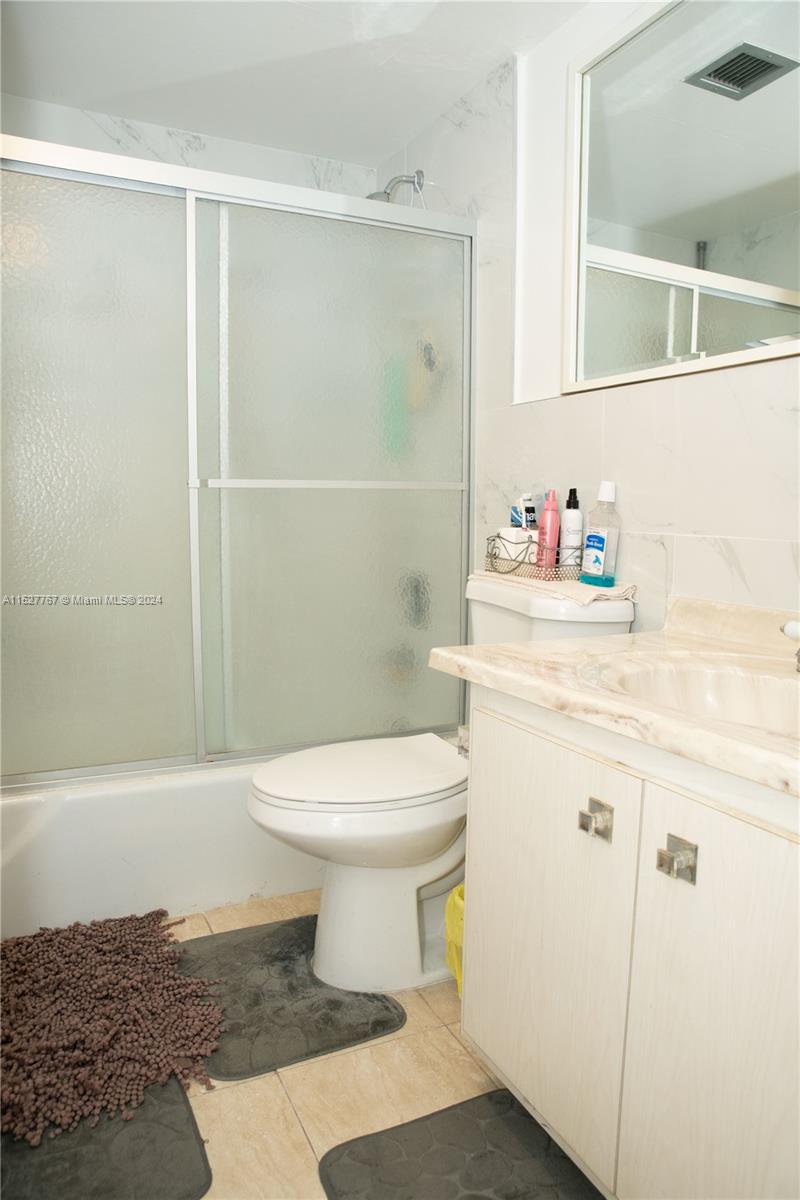 4800 Hillcrest Ln 307, Hollywood, Florida 33021, 2 Bedrooms Bedrooms, ,2 BathroomsBathrooms,Residential,For Sale,4800 Hillcrest Ln 307,A11527767