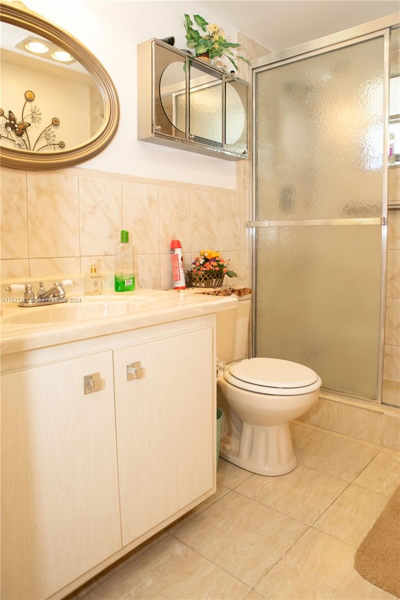 4800 Hillcrest Ln 307, Hollywood, Florida 33021, 2 Bedrooms Bedrooms, ,2 BathroomsBathrooms,Residential,For Sale,4800 Hillcrest Ln 307,A11527767