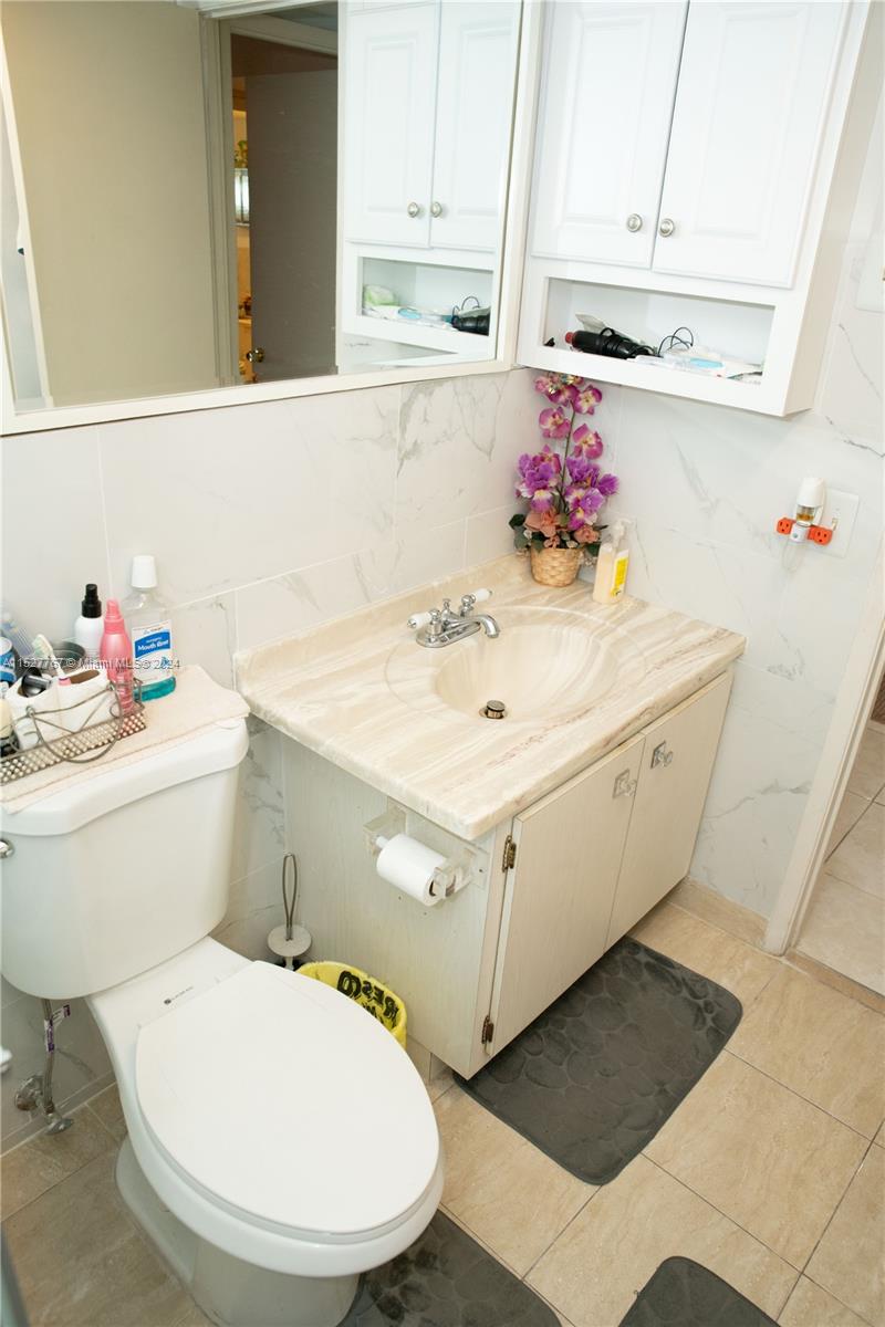 4800 Hillcrest Ln 307, Hollywood, Florida 33021, 2 Bedrooms Bedrooms, ,2 BathroomsBathrooms,Residential,For Sale,4800 Hillcrest Ln 307,A11527767