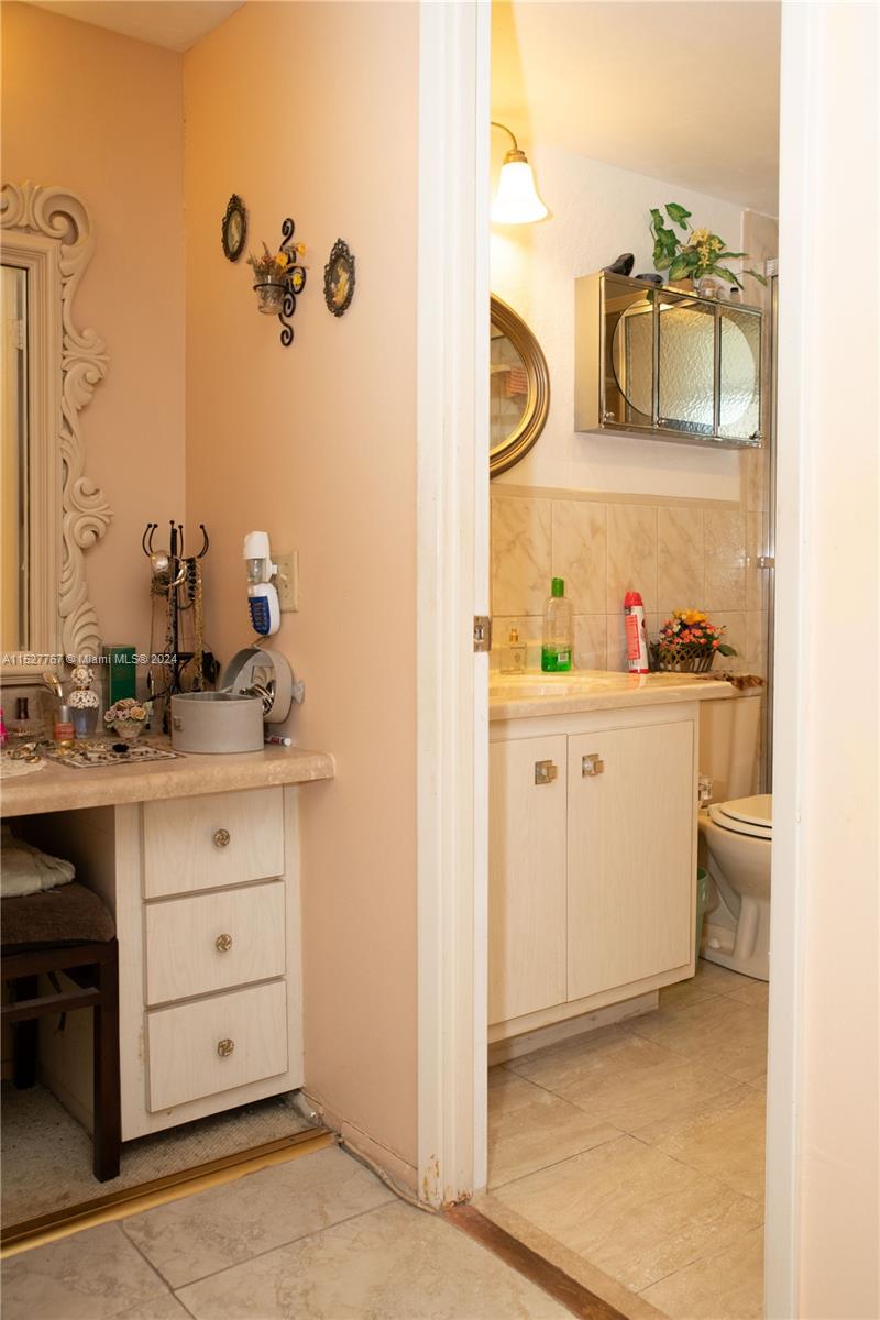 4800 Hillcrest Ln 307, Hollywood, Florida 33021, 2 Bedrooms Bedrooms, ,2 BathroomsBathrooms,Residential,For Sale,4800 Hillcrest Ln 307,A11527767