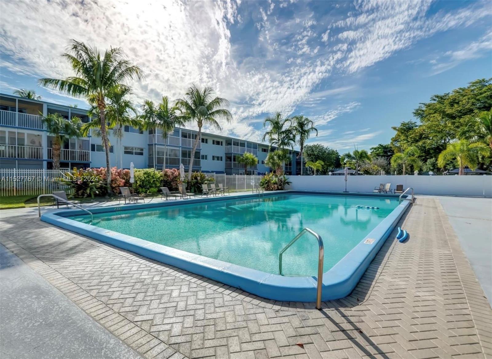 4800 Hillcrest Ln 307, Hollywood, Florida 33021, 2 Bedrooms Bedrooms, ,2 BathroomsBathrooms,Residential,For Sale,4800 Hillcrest Ln 307,A11527767