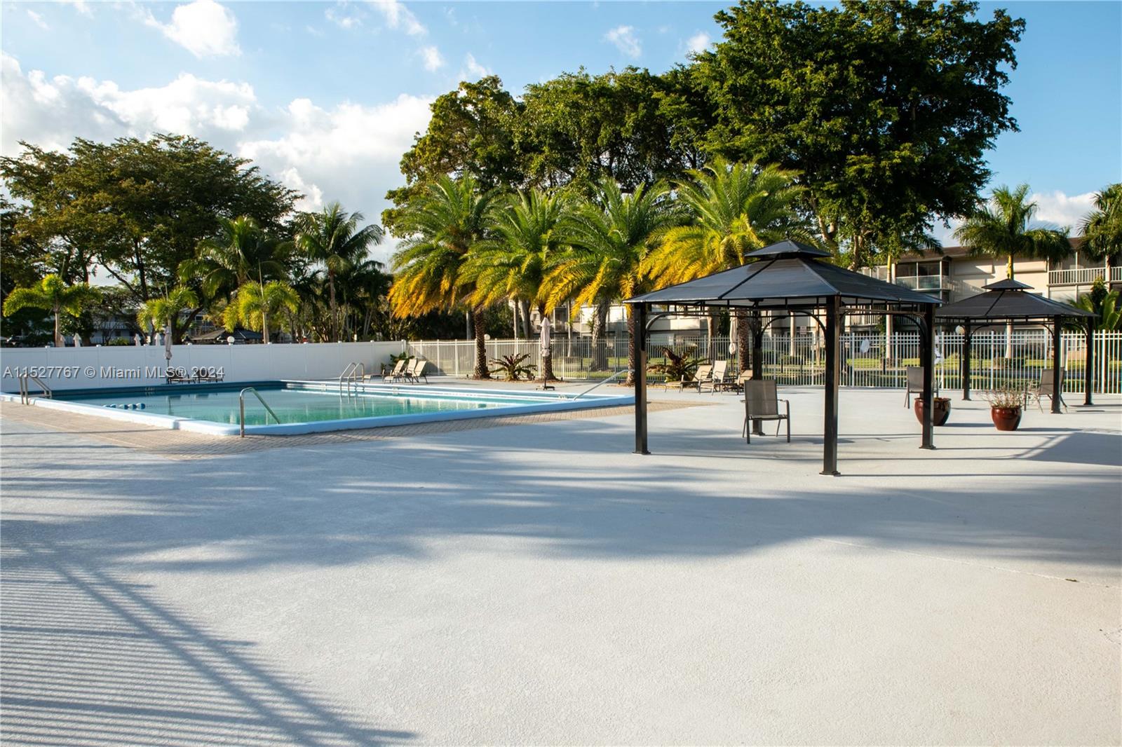 4800 Hillcrest Ln 307, Hollywood, Florida 33021, 2 Bedrooms Bedrooms, ,2 BathroomsBathrooms,Residential,For Sale,4800 Hillcrest Ln 307,A11527767