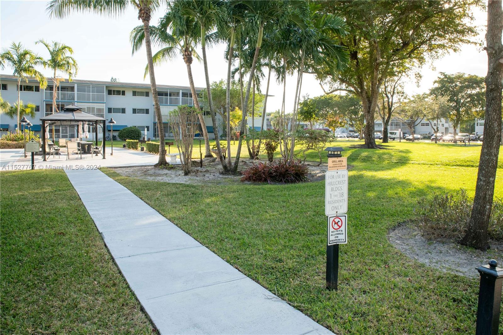 4800 Hillcrest Ln 307, Hollywood, Florida 33021, 2 Bedrooms Bedrooms, ,2 BathroomsBathrooms,Residential,For Sale,4800 Hillcrest Ln 307,A11527767