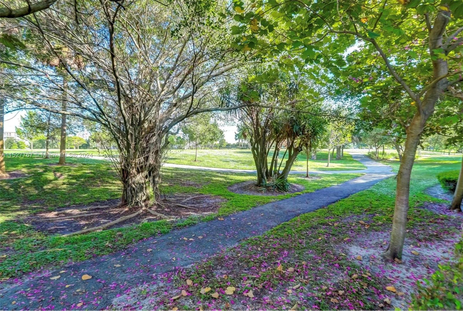 4800 Hillcrest Ln 307, Hollywood, Florida 33021, 2 Bedrooms Bedrooms, ,2 BathroomsBathrooms,Residential,For Sale,4800 Hillcrest Ln 307,A11527767